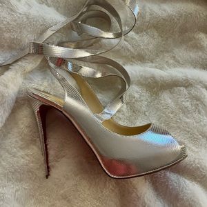 Christian Louboutin authentic, brand new stilettos. I got pregnant, farewell 😂